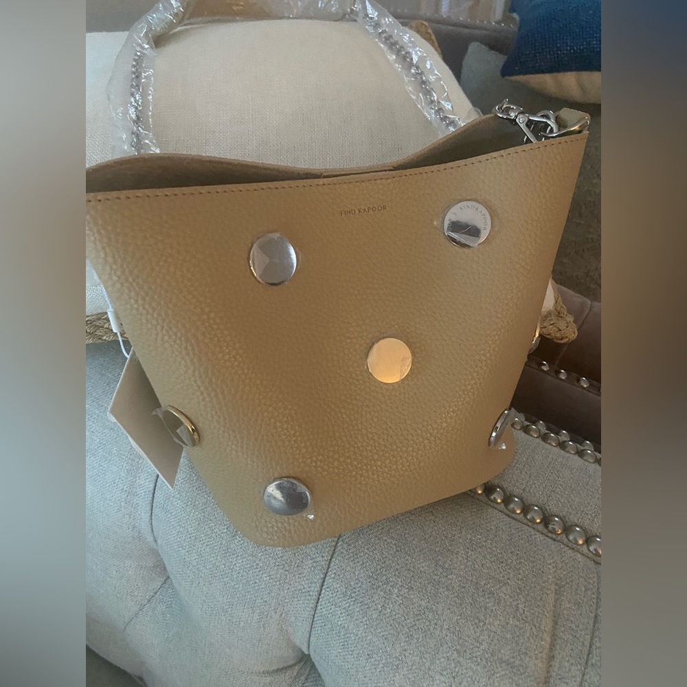 Cute Find Kapoor beige bag